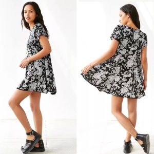 Black and white floral print skater dress